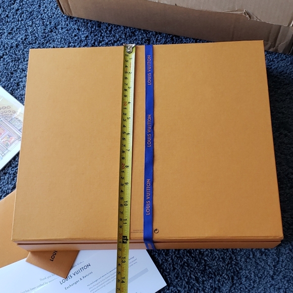 Louis Vuitton Gift Box and LV Ribbon - Picture 3 of 6